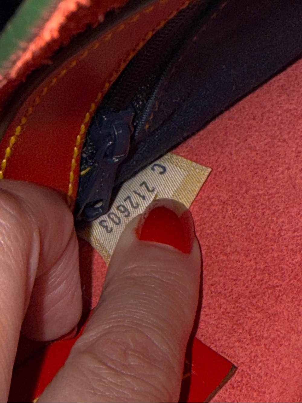 Vintage Dooney & Bourke Red Leather Bucket Shoulder Bag with Contrast Stitching - Picture 5 of 5